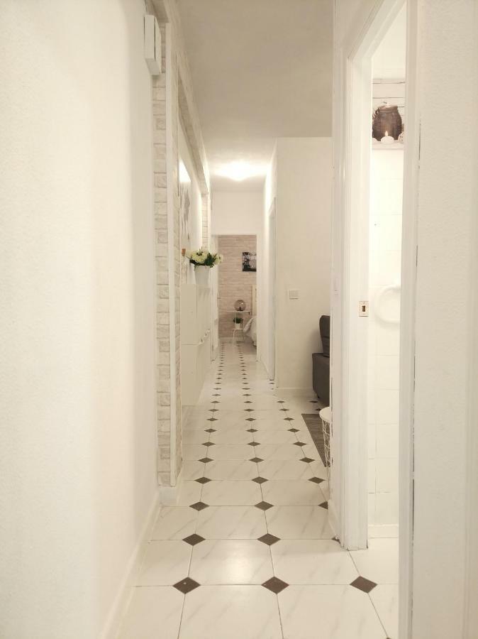 Apartamento Capuchinos Malaga Bagian luar foto