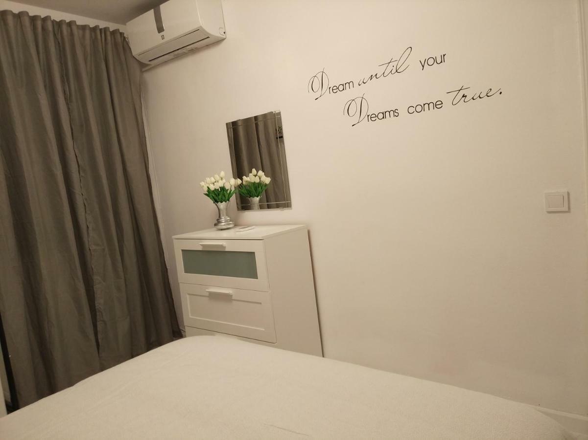 Apartamento Capuchinos Malaga Bagian luar foto